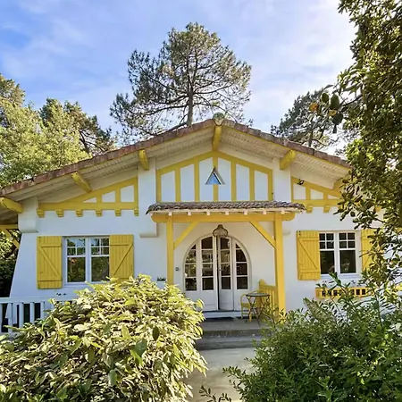 Entre Dune Du Pilat Et - Yellow House